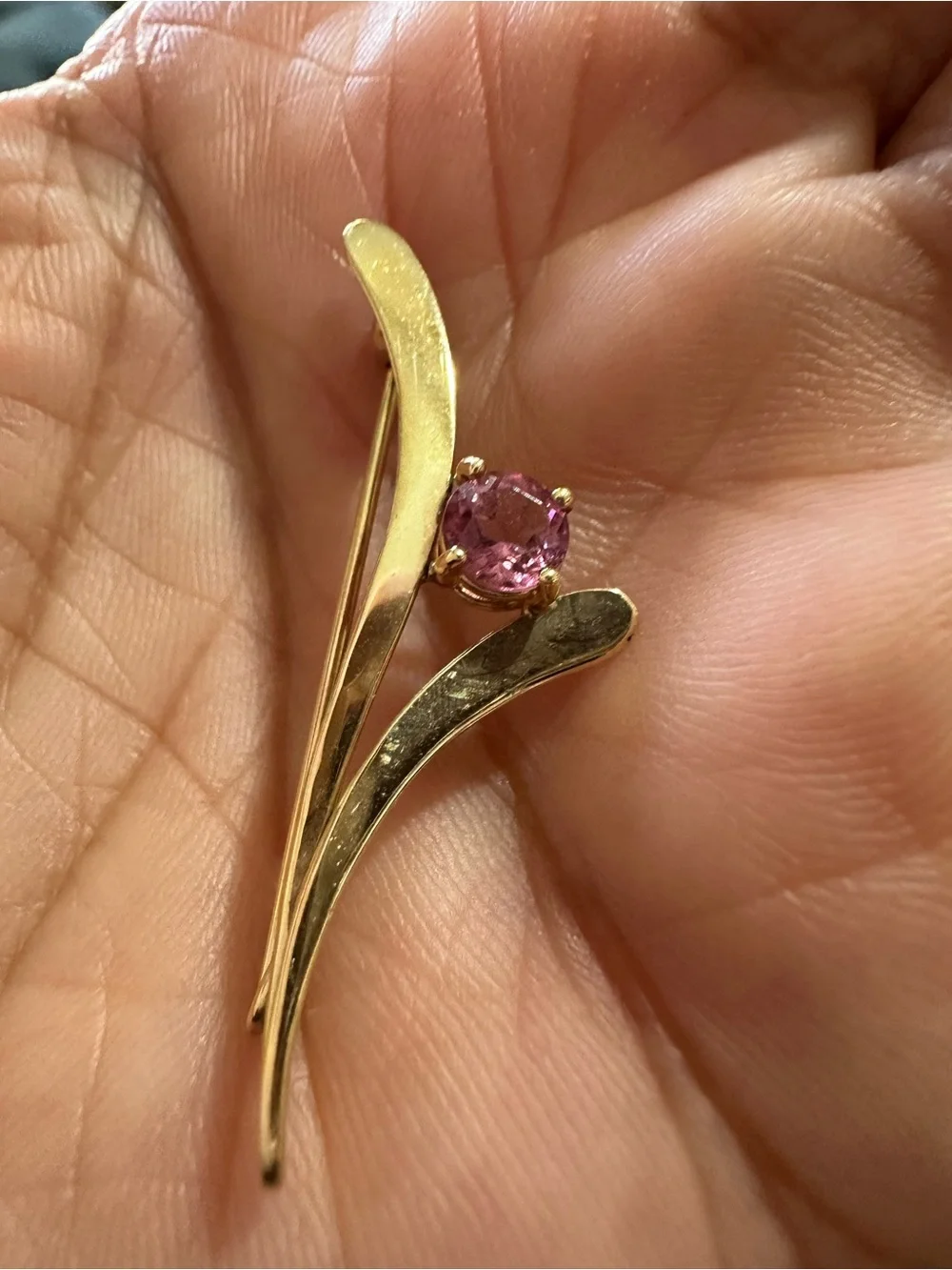 14K Gold Pink Gemstone Brooch (1.6g)